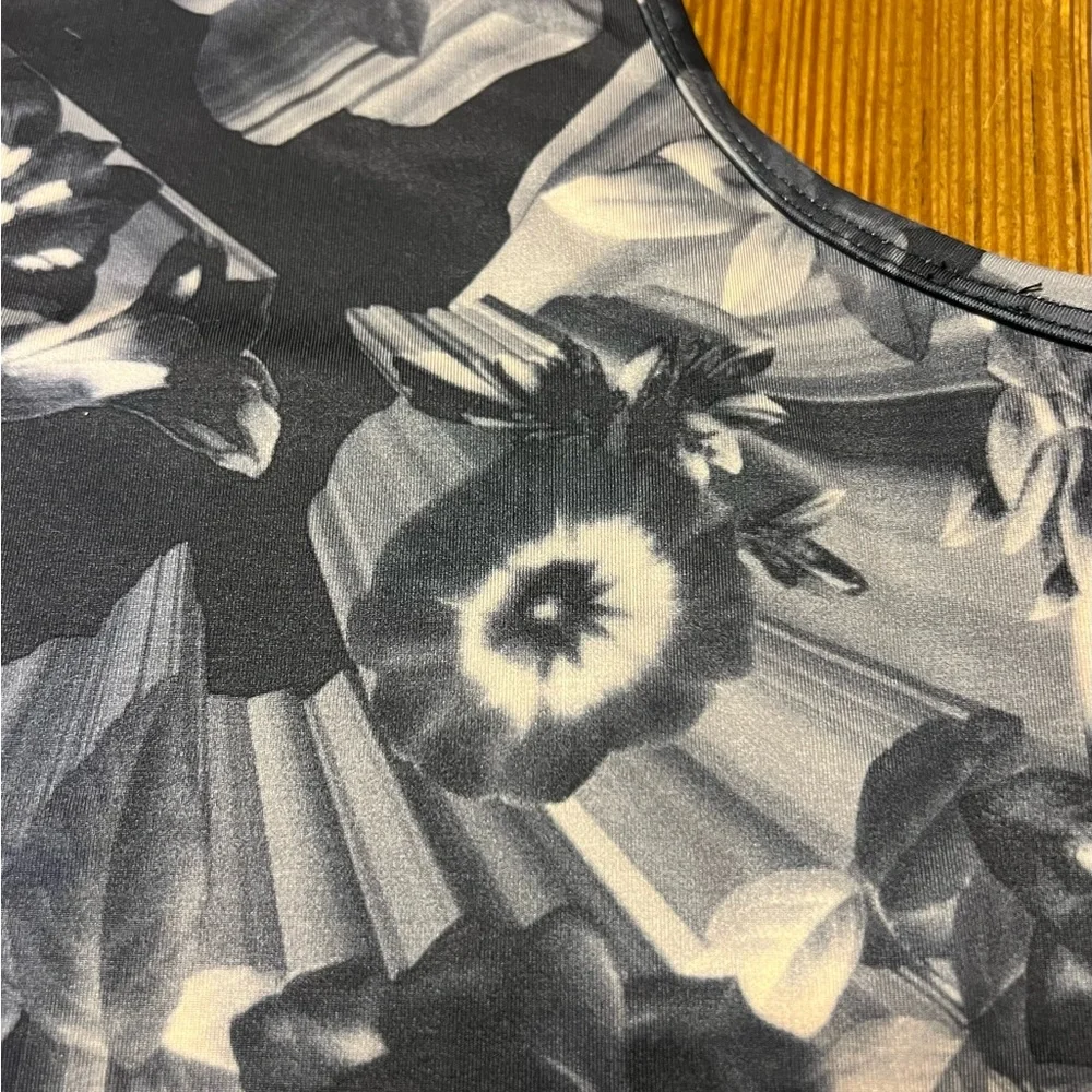Nike‎ Women's Epic Lux Printed Crop Running Tank